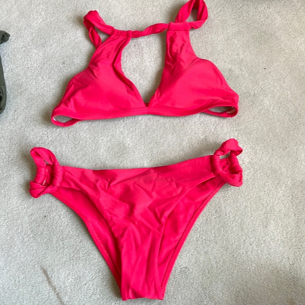 Kendall & Kylie size M bikini